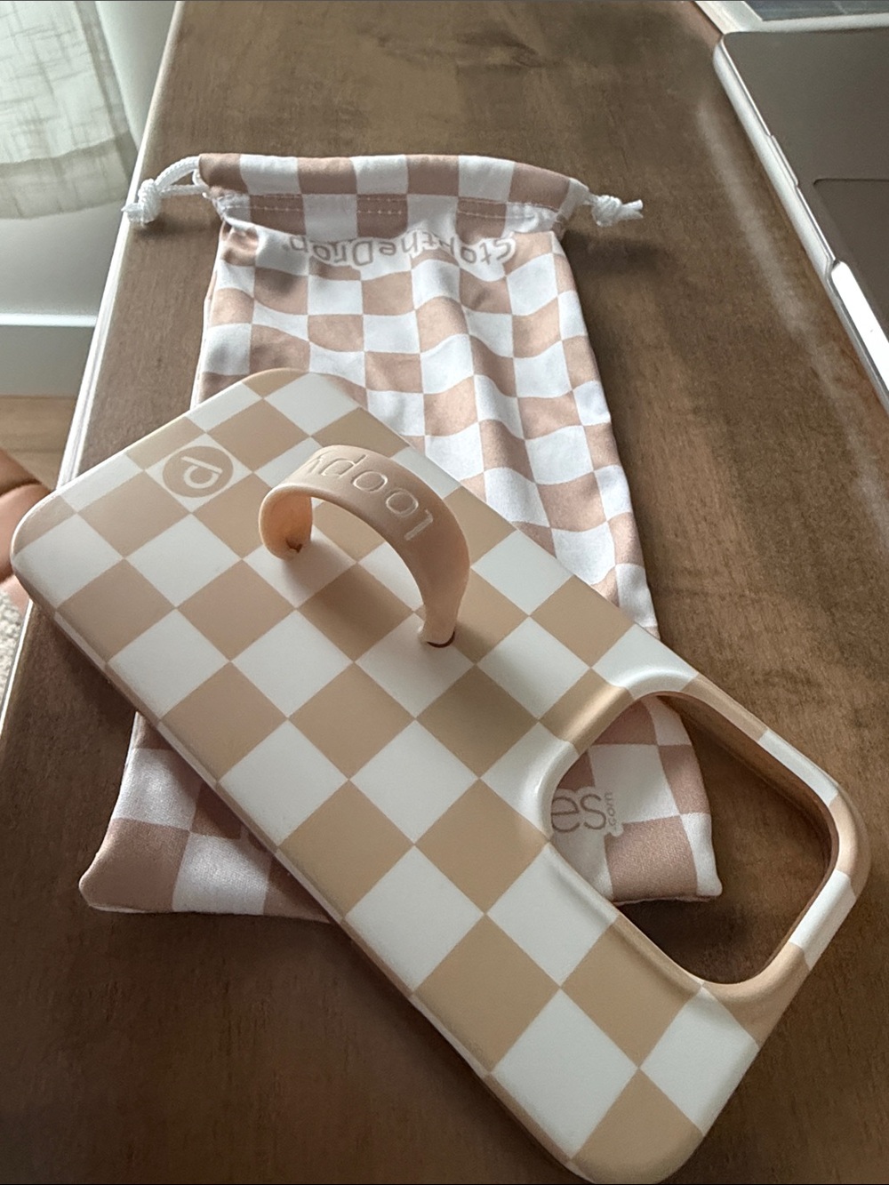 Loopy Case Beige & White Checkerboard Phone Case with Built-In Loop-14 PRO
